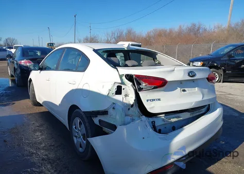 2017 Kia Forte Lx z USA, uszkodzony, nr VIN 3KPFK4A70HE046793